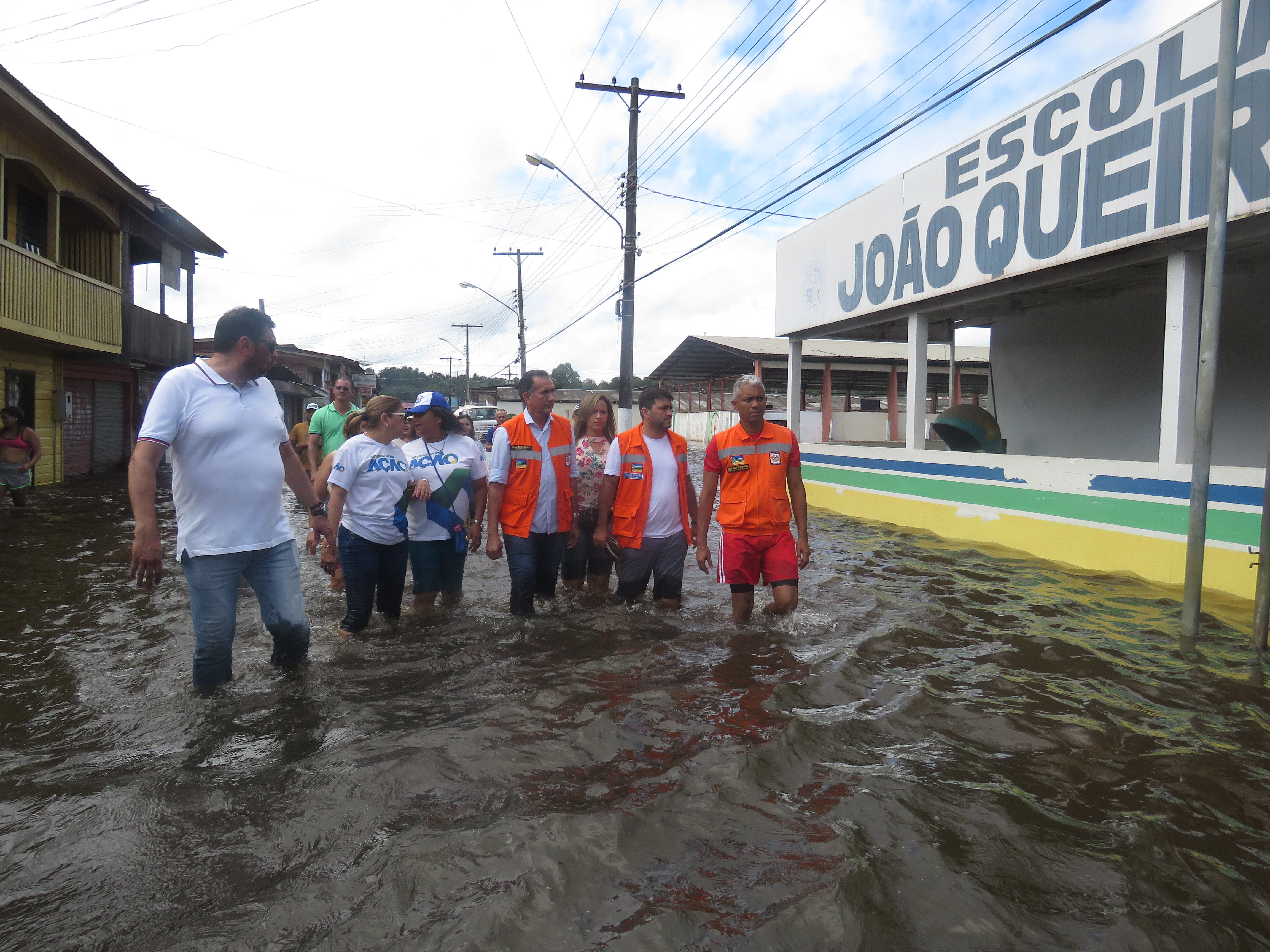 Prefeito e Governador visitam áreas alagadas em Laranjal do Jari